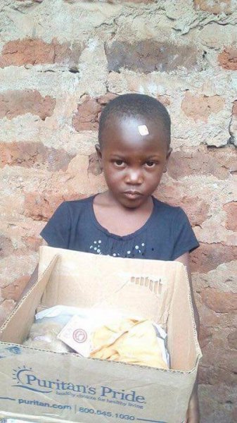 Gosh!!!!!!!!! Favour says she can carry this package.