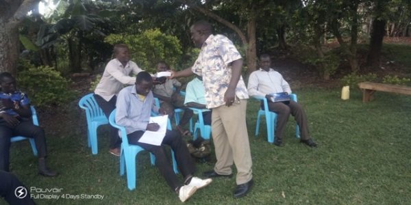 Disciplesreceivingurantiabooks