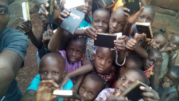 Children receive Bibles 