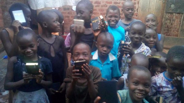 Children receive Bibles 