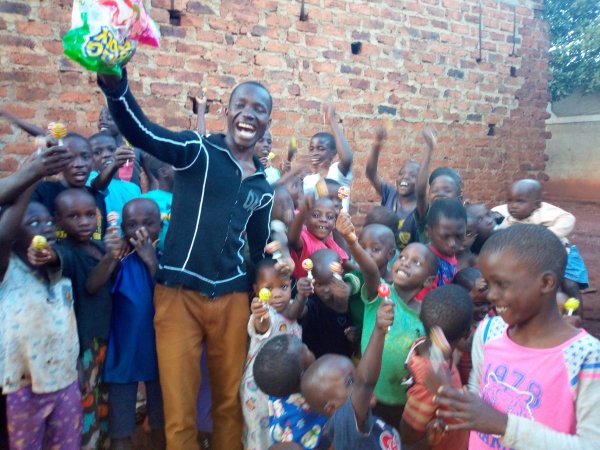 Wow ..it doesn't require much to make children to smile again 