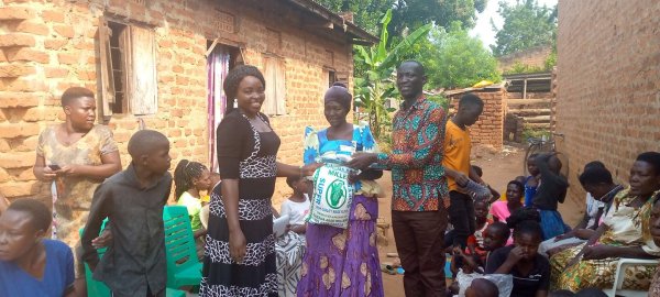 Pastor Caroline Christmas Giving made possible by a generous donor to SFN 2021-12-26 Community of Kaliro Town Council