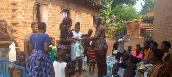 Pastor Caroline Christmas Giving made possible by a generous donor to SFN 2021-12-26 Community of Kaliro Town Council &amp; SEETA-MUKONO