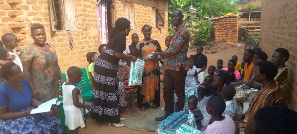 SARMI,Pastor Caroline,Christmas Giving,2021-12-26 Community of Kaliro Town Council,SEETA-MUKONO,